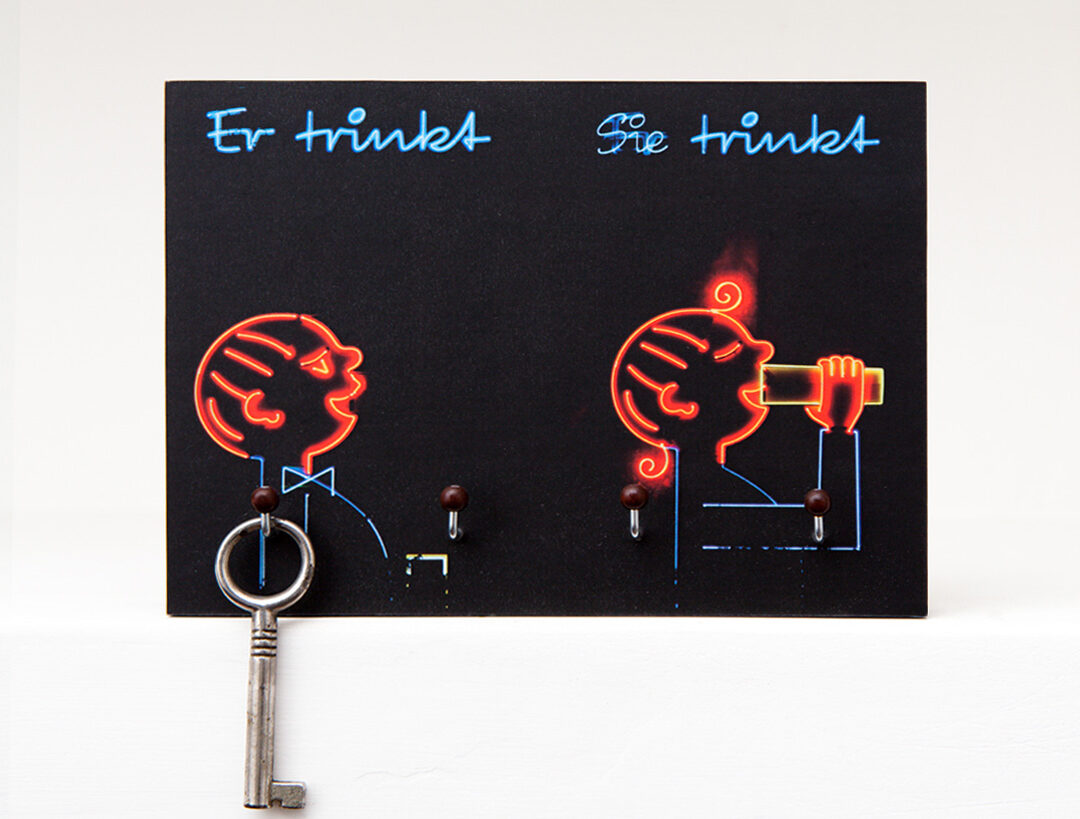 Schlüsselbrett Er trinkt/Sie trinkt aus eigener Fotografie von Frau Plonka