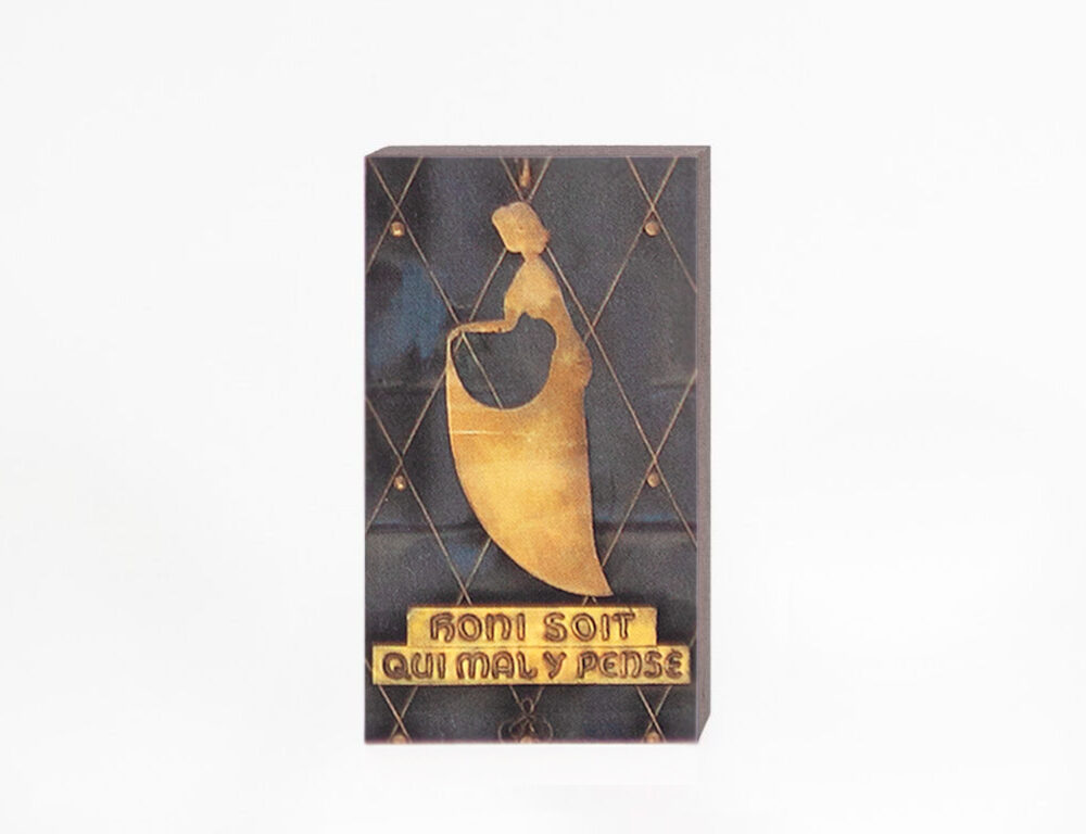 Honi soit qui mal y pense.