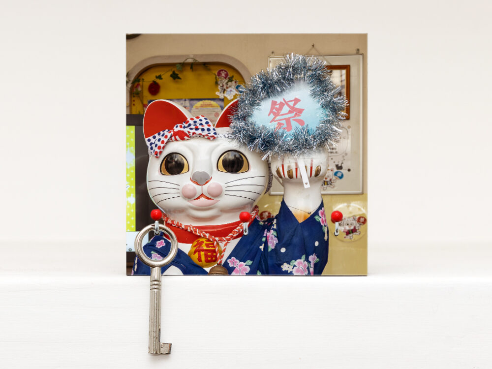 Schlüsselbrett Winkekatze aus eigener Fotografie von Frau Plonka