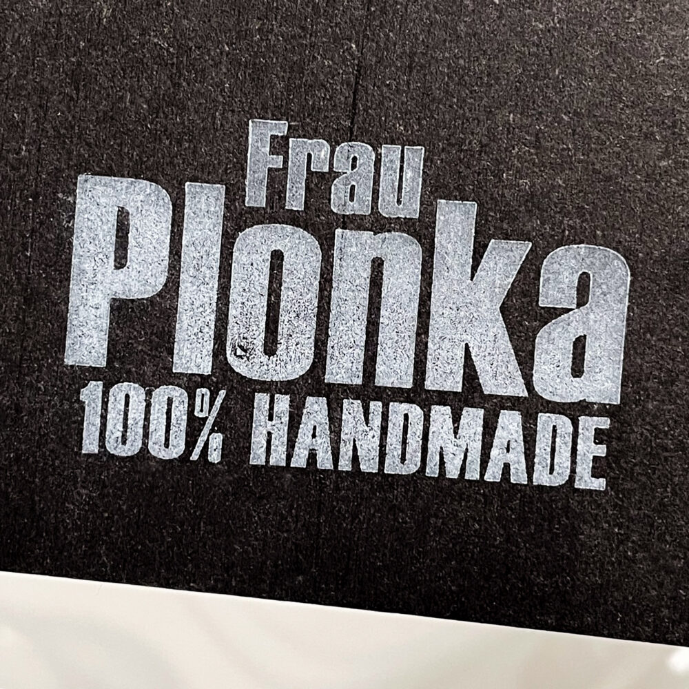 frau-plonka-handmade Frau Plonka Logo Logo auf der Rückseite