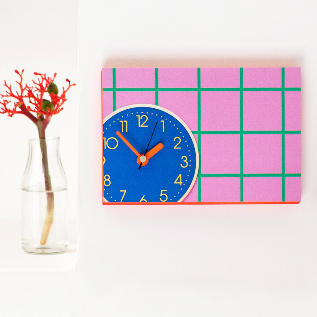 Wanduhr Blau Karo rosa grün -grafisches Muster | Frau Plonka