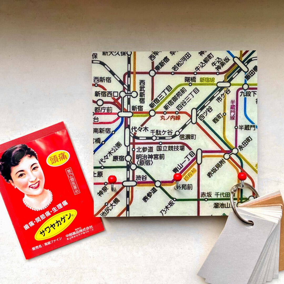 Schlüsselbrett mit Foto aus tokio U-Bahnplan aus eigener Fotografie | Frau Plonka